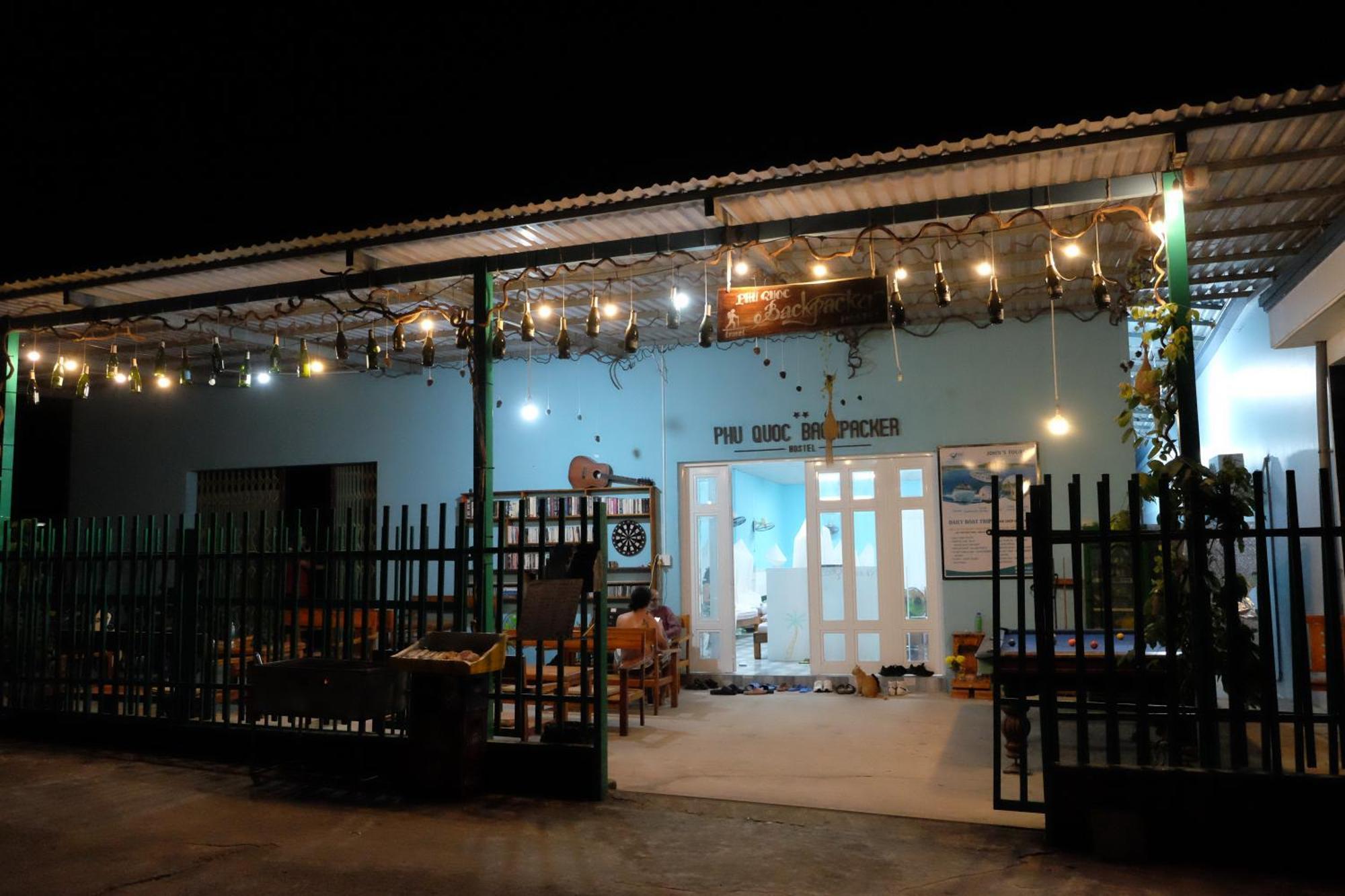 Хостел Phu Quoc Backpacker Екстер'єр фото